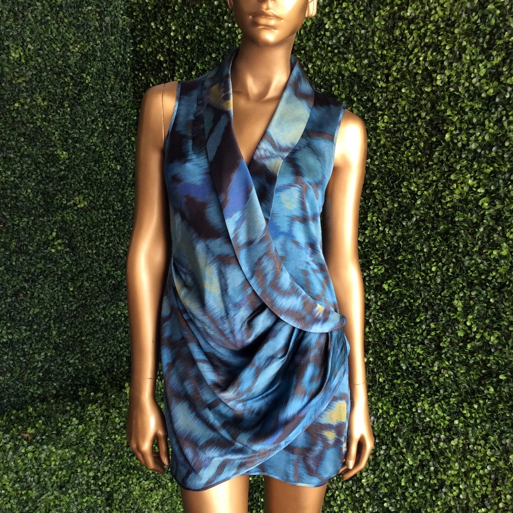 Black Halo Open-Chest Flowered Patterned Dress
